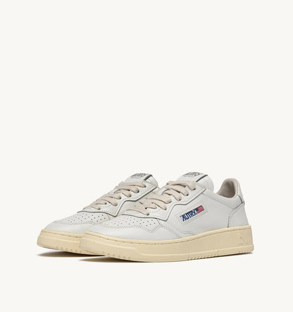 Medalist Low Sneaker – White Leather