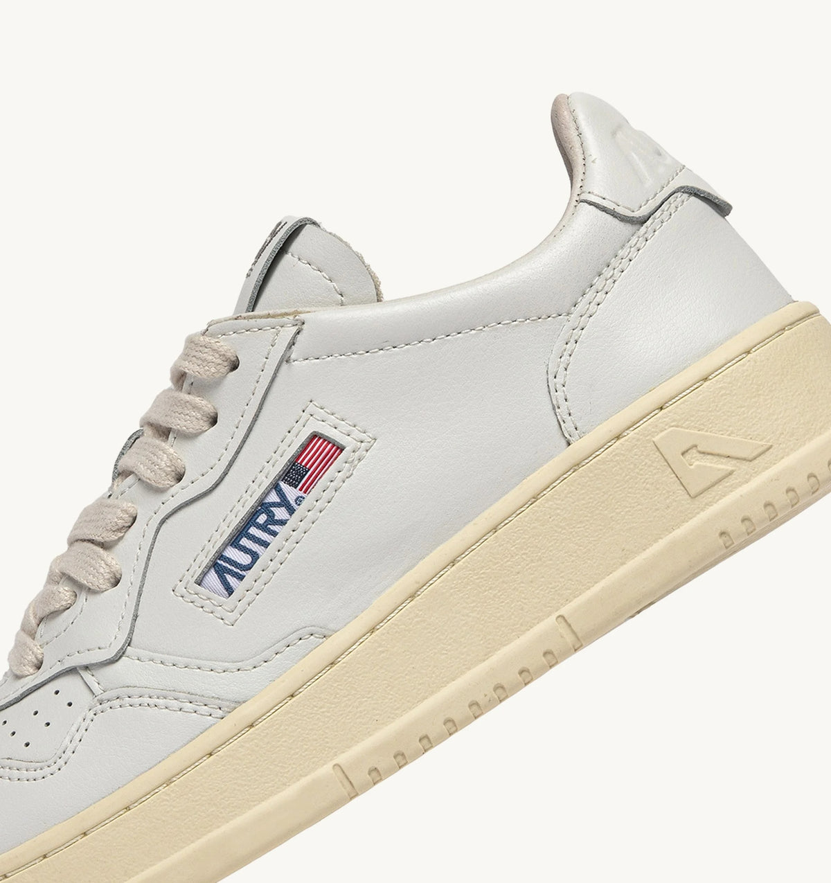 Medalist Low Sneaker – White Leather